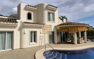  Fantástica villa con vistas panorámicas al mar.